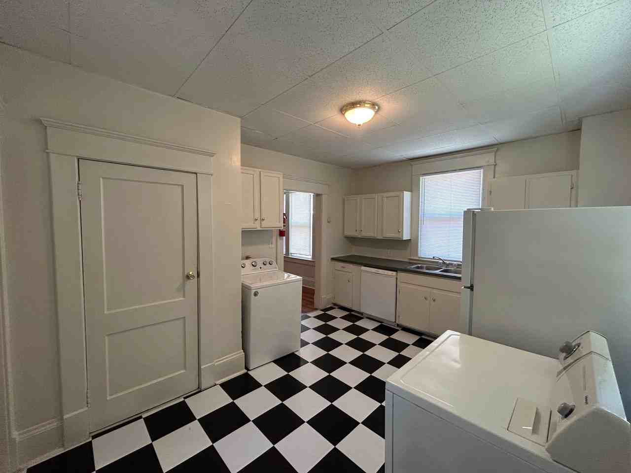 1308 W Chapel Hill St - Photo 5 of 19