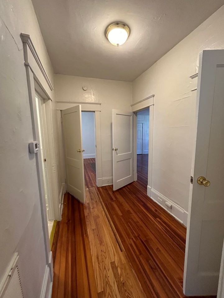 1308 W Chapel Hill St - Photo 7 of 19