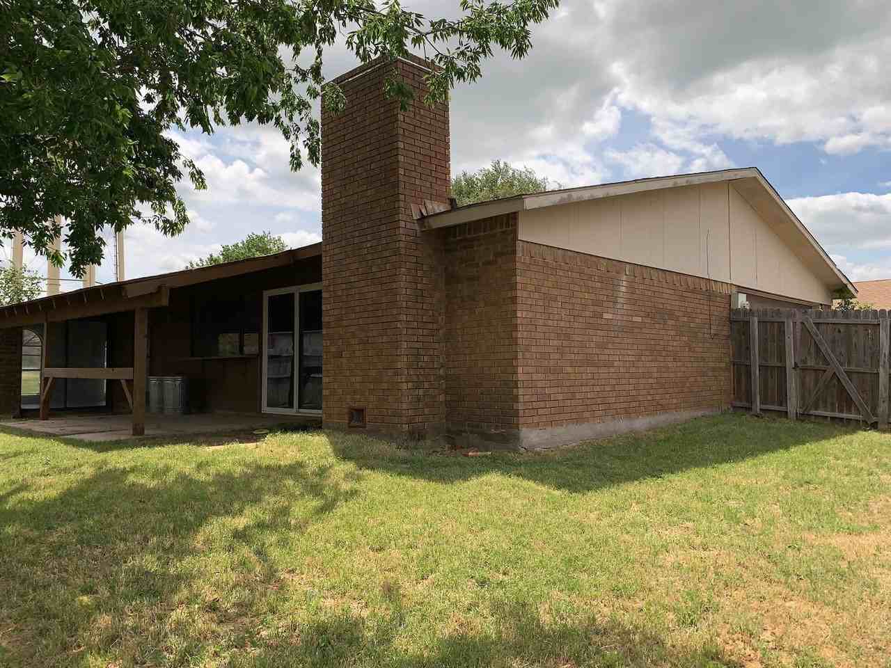 5260 Pruitt Dr - Photo 3 of 22