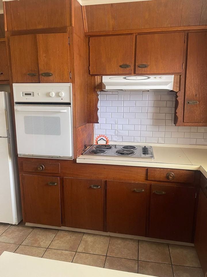 1406 S Avenue J - Photo 5 of 11