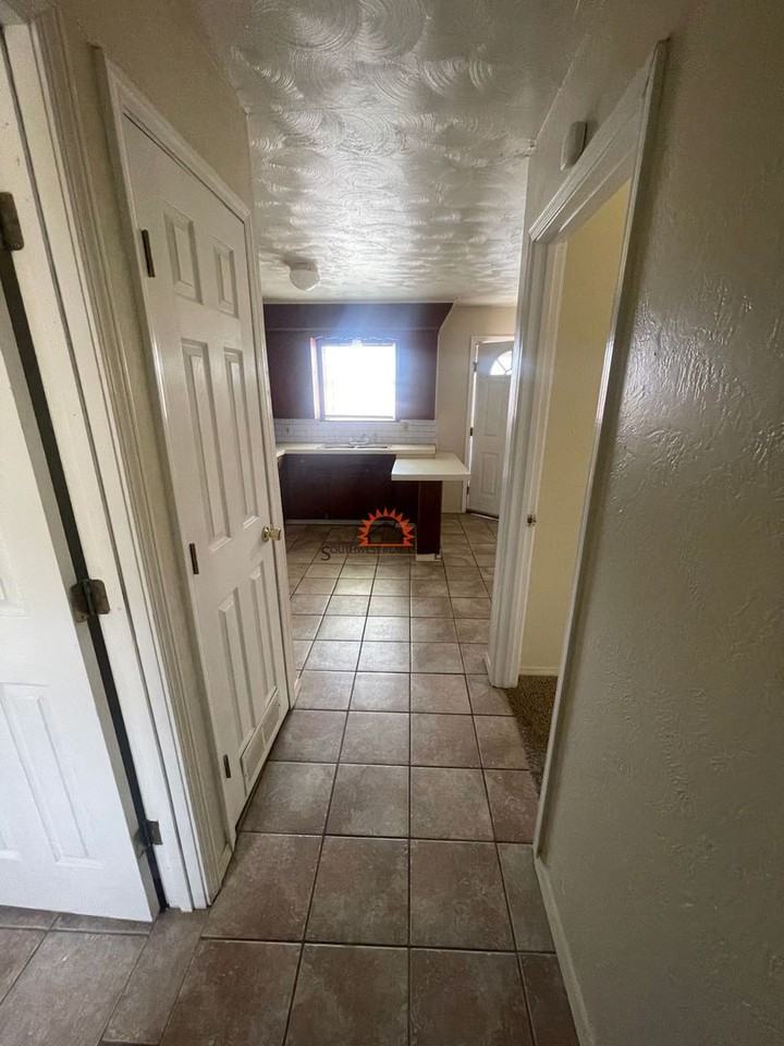 1406 S Avenue J - Photo 6 of 11