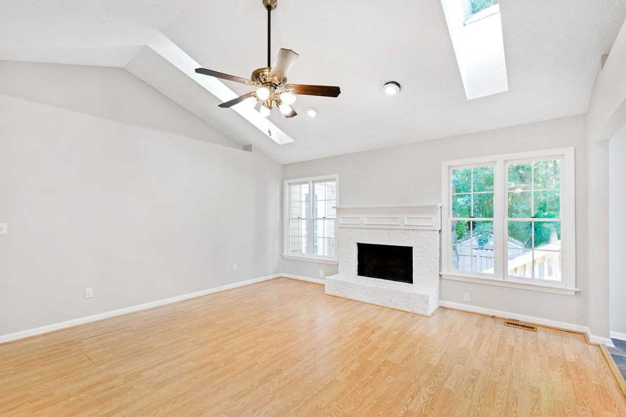707 Saint Catherines Dr - Photo 4 of 34