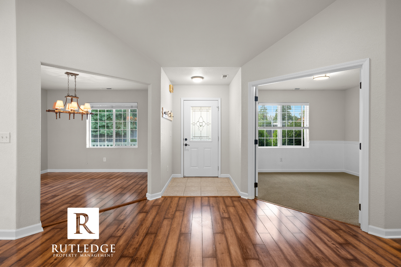 1013 Hope Dr - Photo 6 of 30