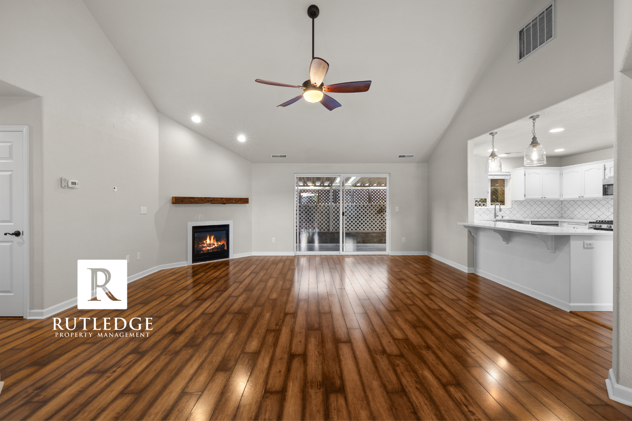 1013 Hope Dr - Photo 7 of 30