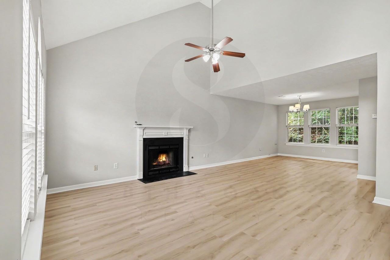 1090 Winter Park Ln - Photo 7 of 28