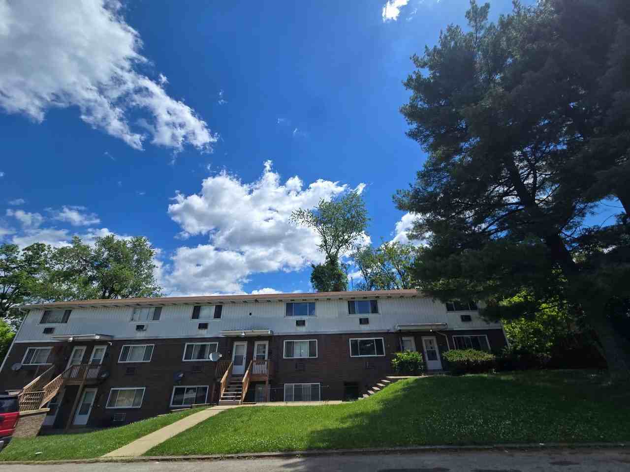 Elizabeth Township 2 bedroom - Photo 2 of 16