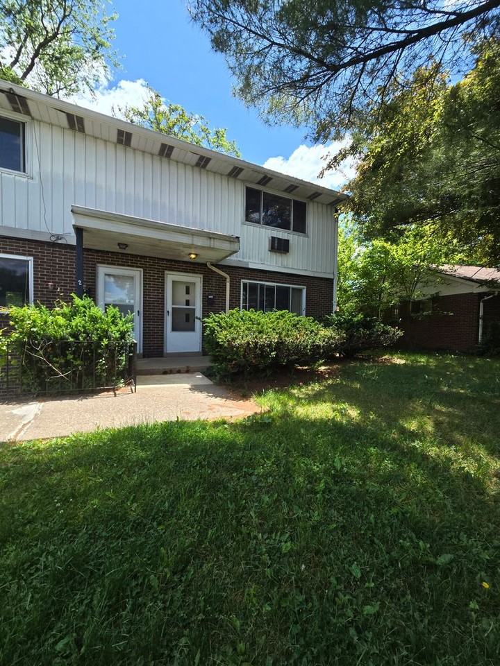Elizabeth Township 2 bedroom - Photo 4 of 16
