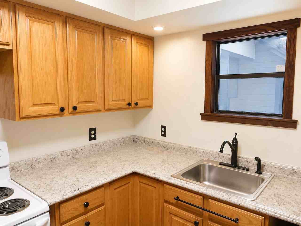 1220 S 12th Ave - Photo 3 of 7