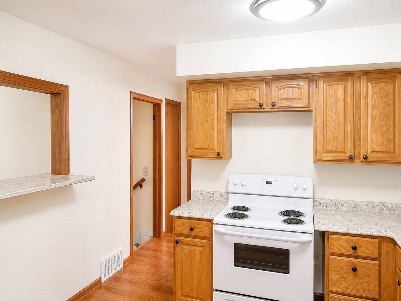 1220 S 12th Ave - Photo 4 of 7