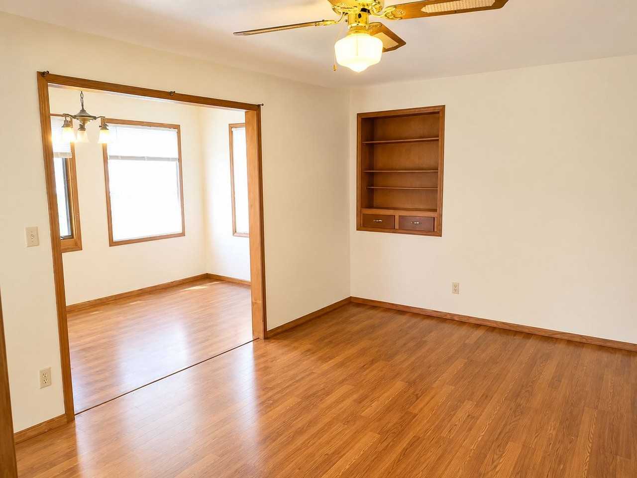 1220 S 12th Ave - Photo 5 of 7