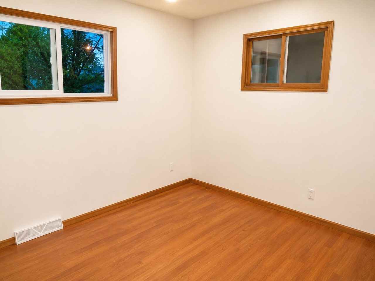 1220 S 12th Ave - Photo 6 of 7