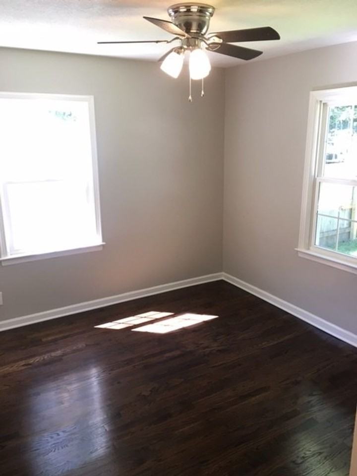 8410 Summit St - Photo 5 of 13