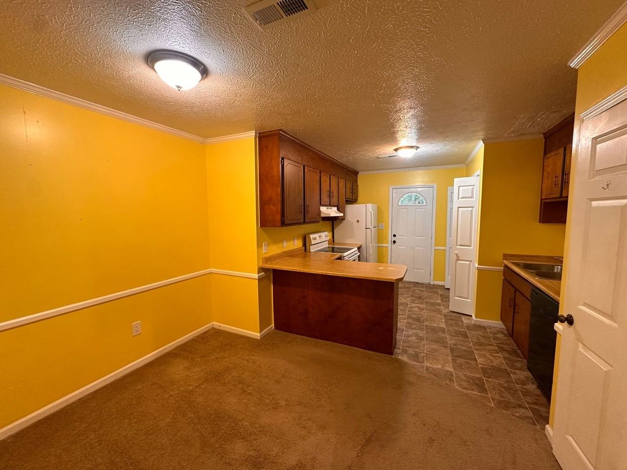28 Katie Dr - Photo 4 of 20