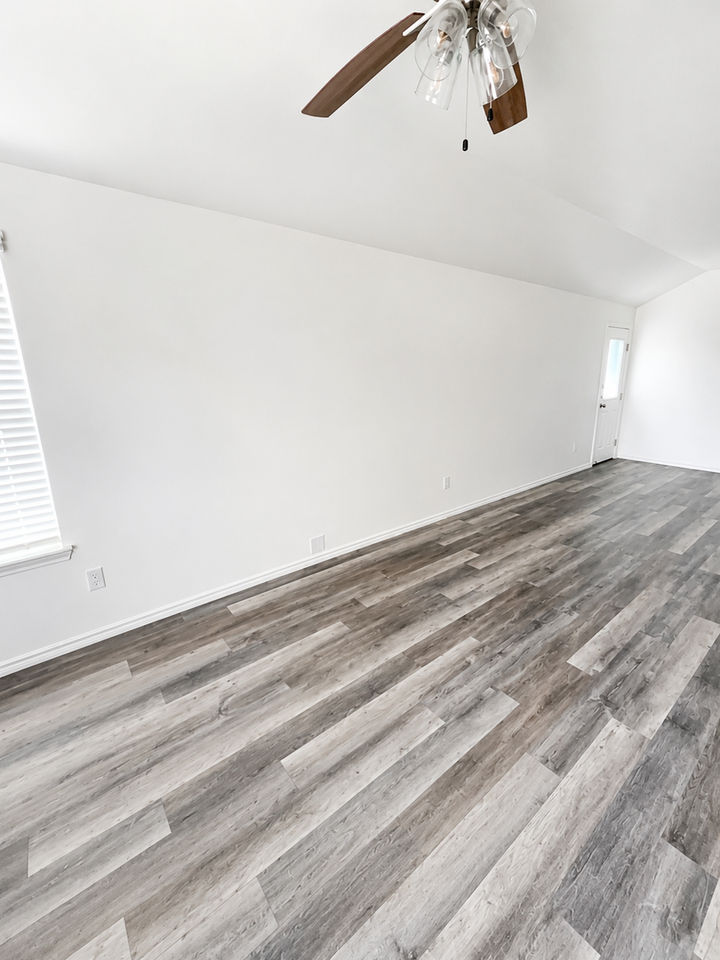 705 Kimble Dr - Photo 3 of 11