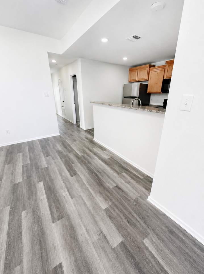 705 Kimble Dr - Photo 5 of 11