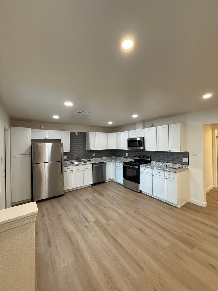750 Topaz Dr - Photo 2 of 19