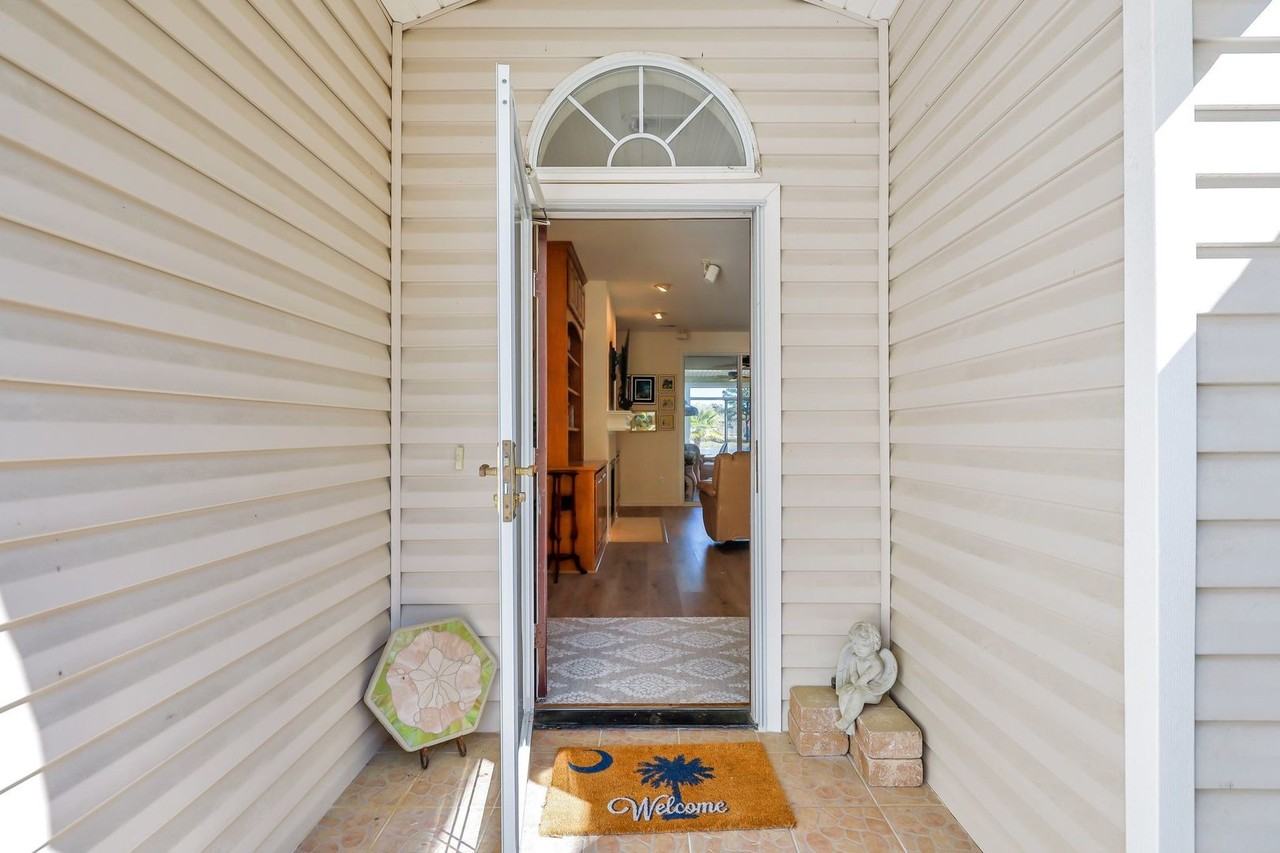 309 Hampton Pl - Photo 5 of 38