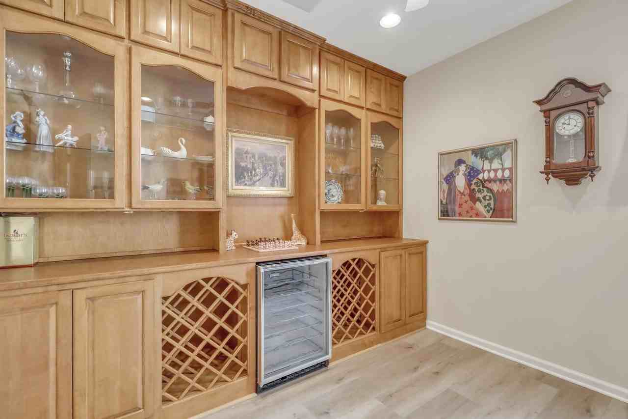 309 Hampton Pl - Photo 6 of 38