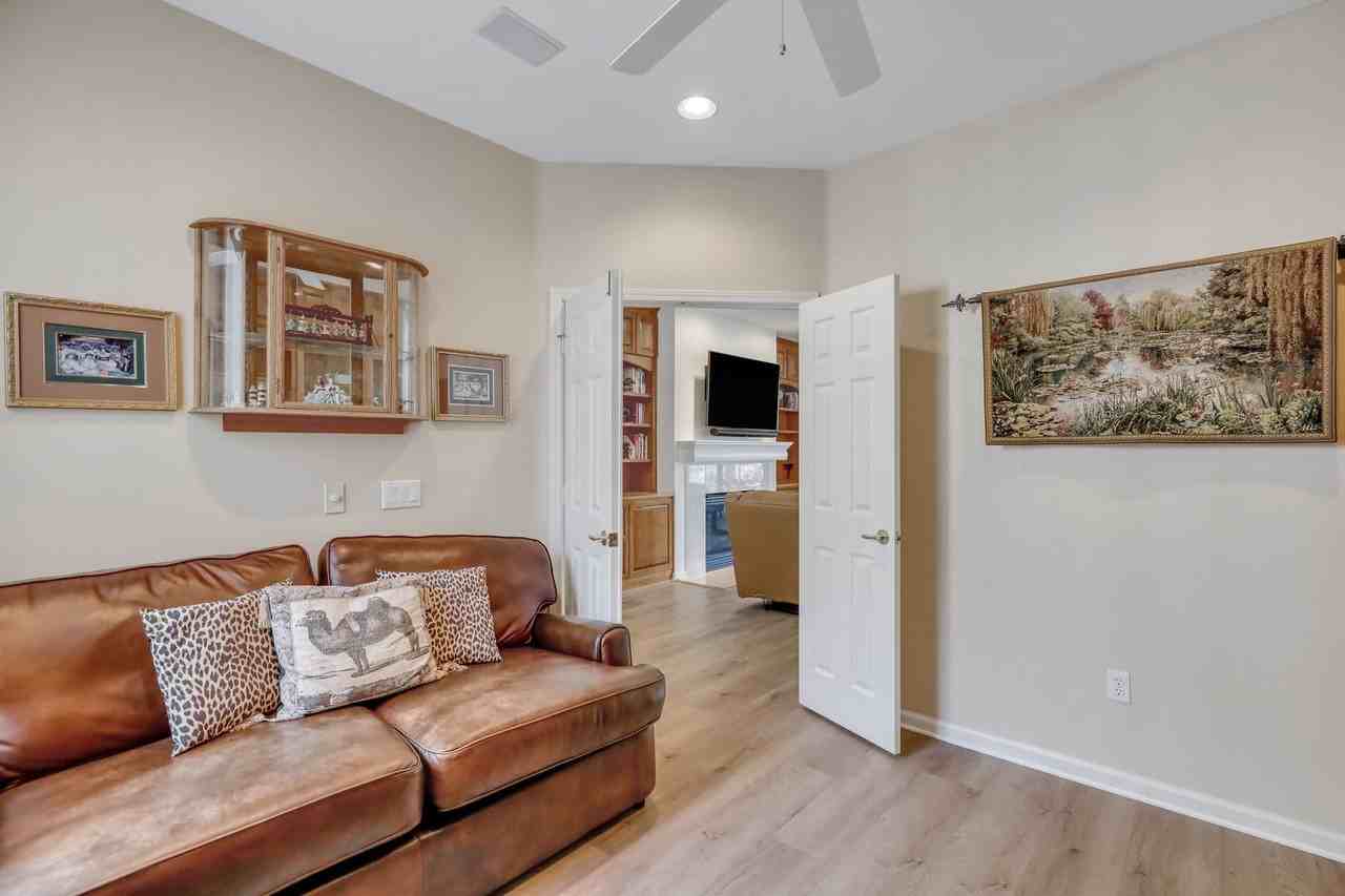 309 Hampton Pl - Photo 7 of 38