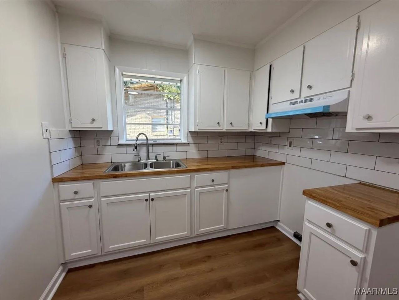 706 Placid Dr - Photo 2 of 23