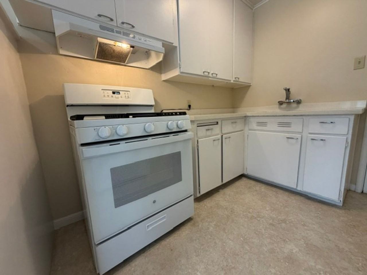 820 Winchester Dr - Photo 2 of 8