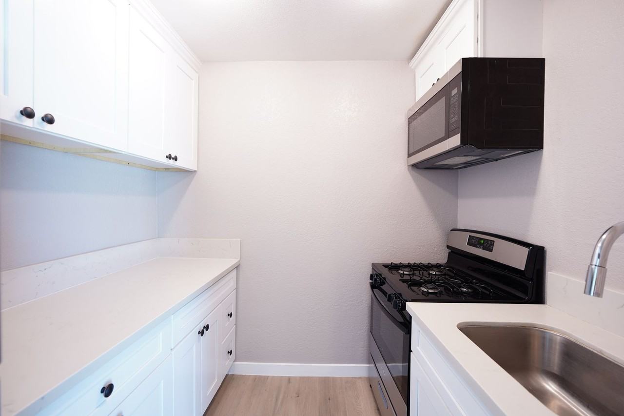 8820 5th Ave - Photo 4 of 14