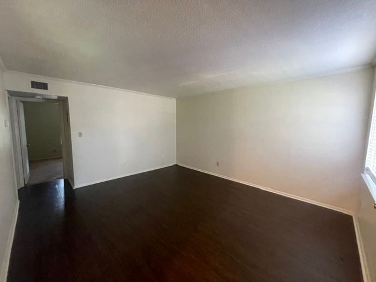 3828 Country Club Rd Apt J - Photo 2 of 9