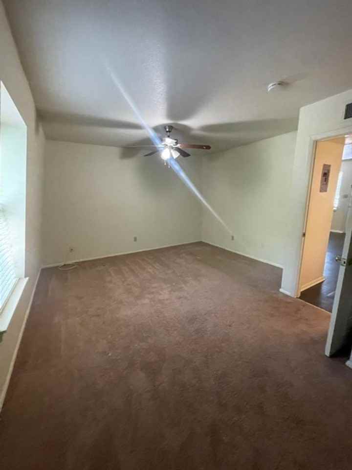 3828 Country Club Rd Apt J - Photo 7 of 9