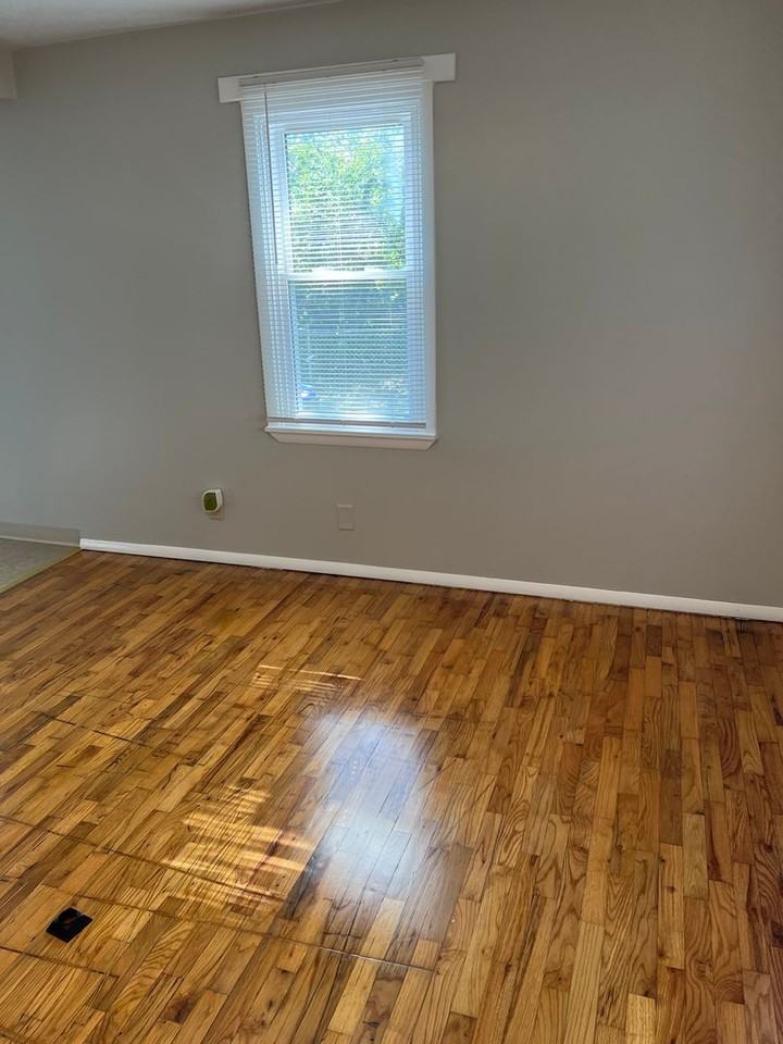 1926 Se Michigan Ave - Photo 4 of 23