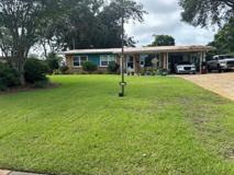 215 Woodlawn Dr - Photo 1 of 1