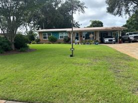 215 Woodlawn Dr - Photo 1 of 1