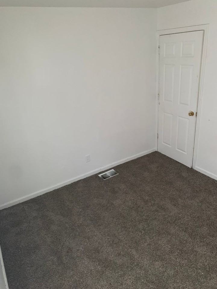 1816 S Pope Ave - Photo 5 of 7