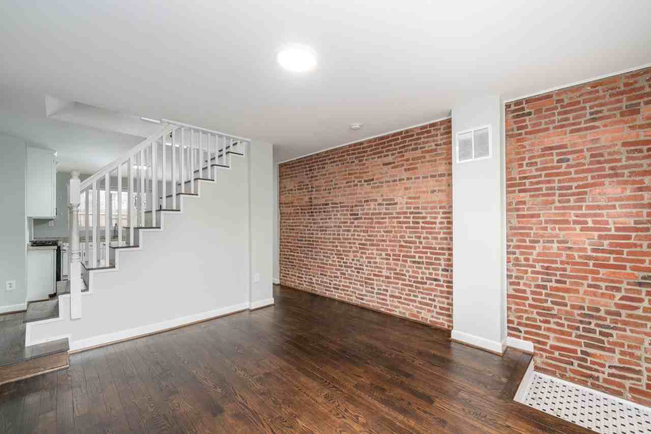 611 Oldham St - Photo 5 of 27