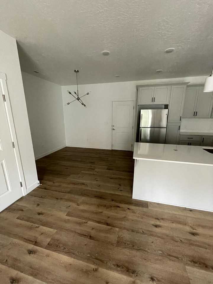 2303 Es #3 - Photo 6 of 10