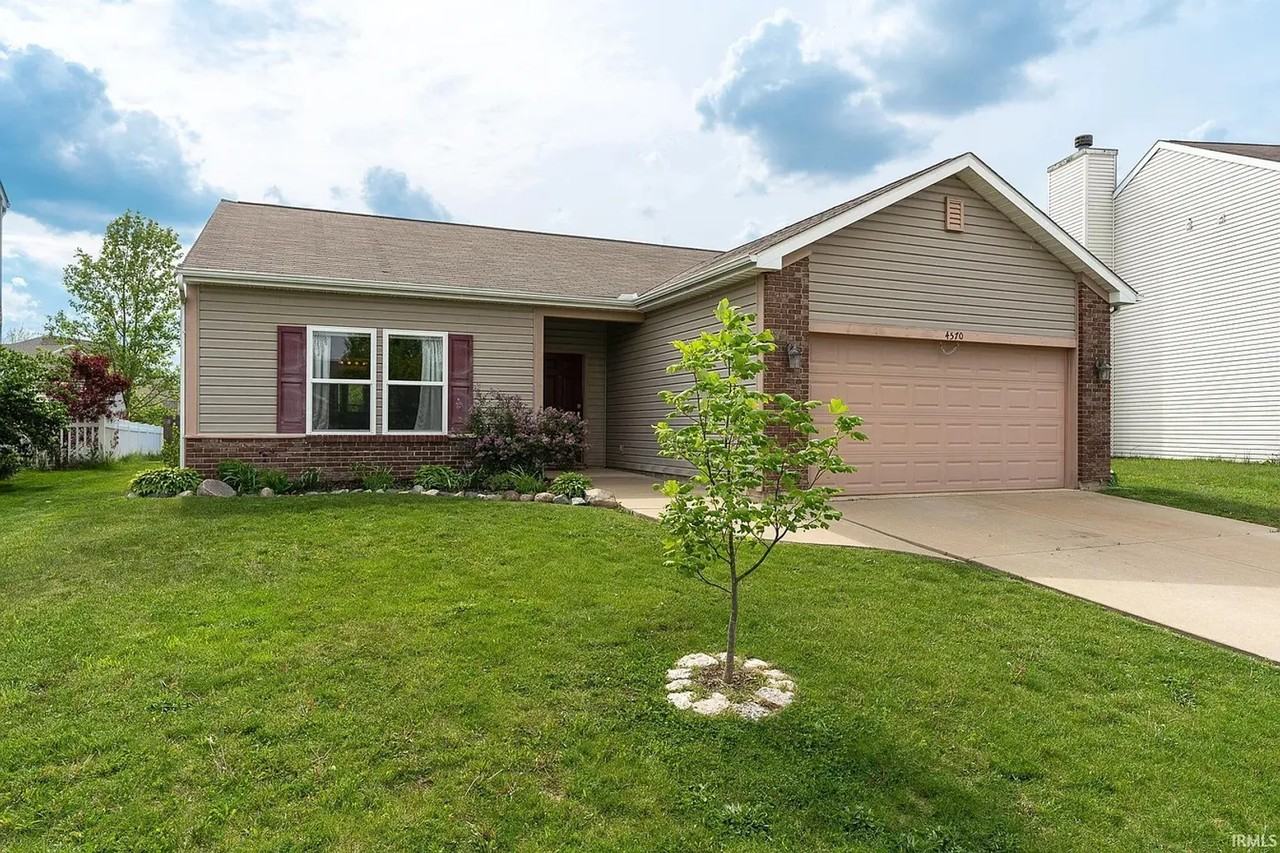 4570 Matthew St - Photo 2 of 31