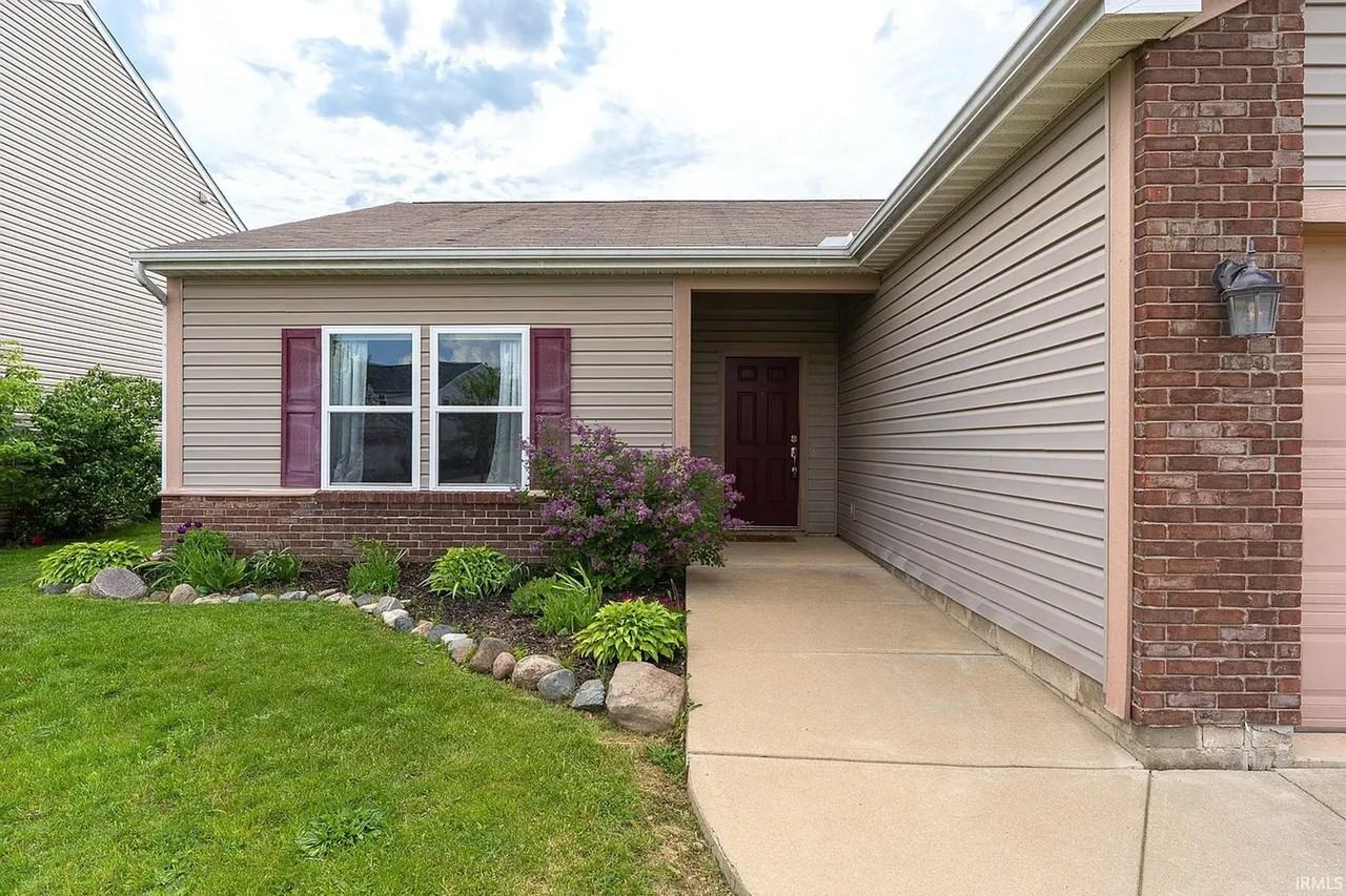 4570 Matthew St - Photo 3 of 31