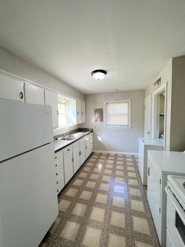 1117 Bertrand St - Photo 4 of 9