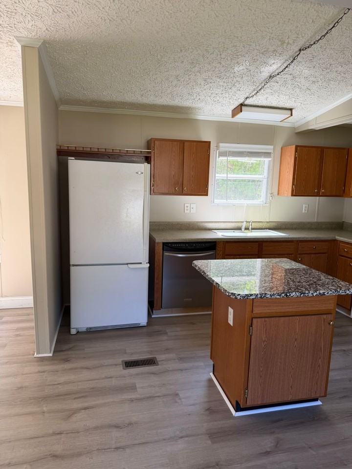 1013 7th Ave - Photo 4 of 24