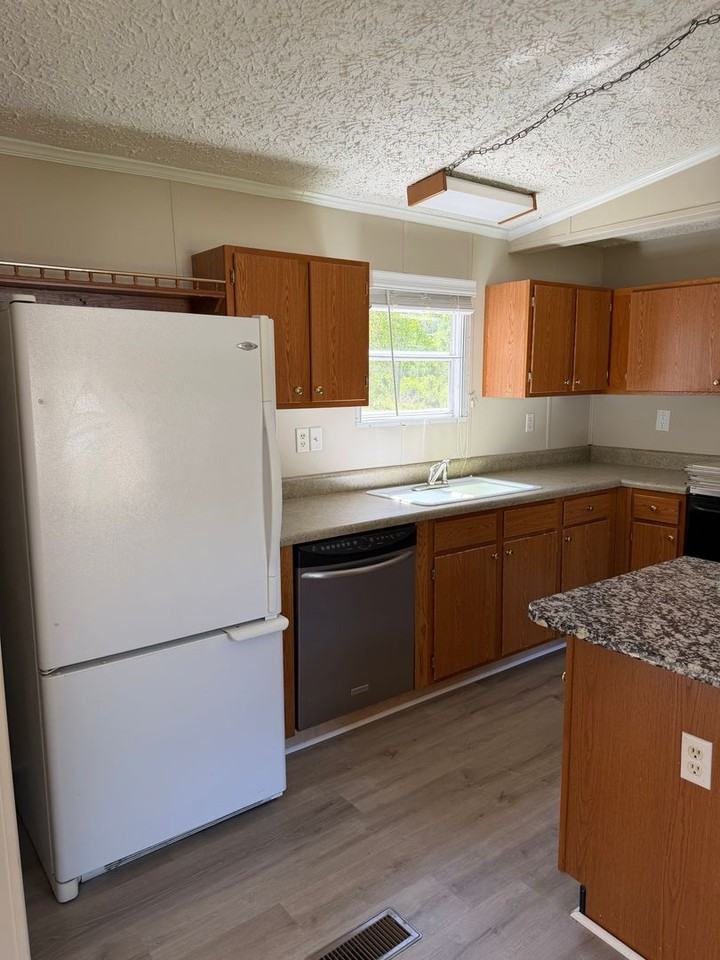 1013 7th Ave - Photo 5 of 24