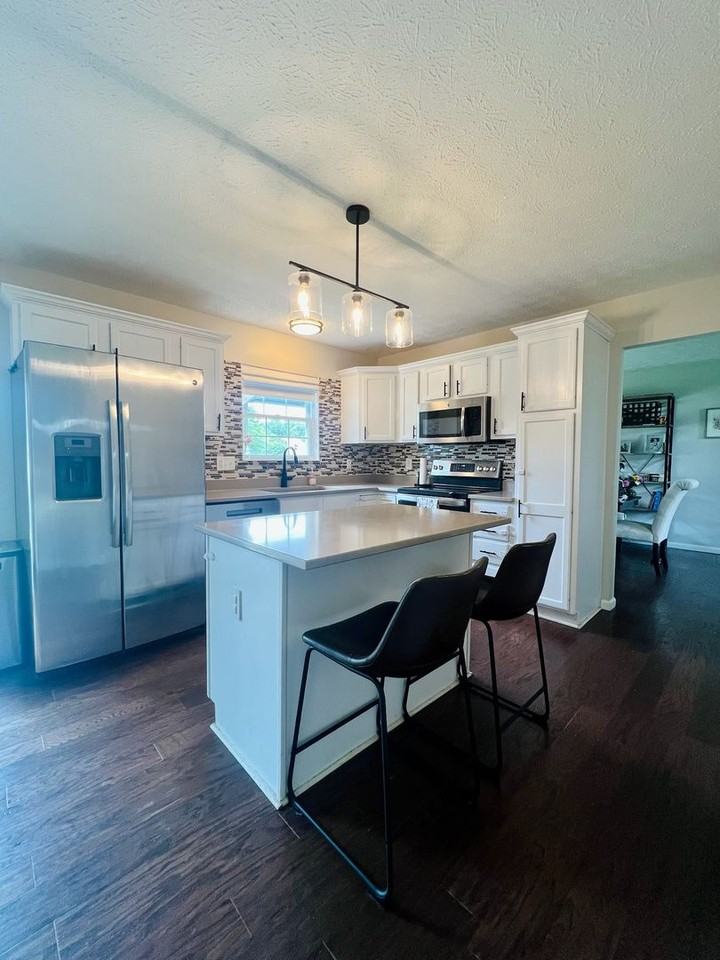 2737 Barnhill Ct - Photo 4 of 39