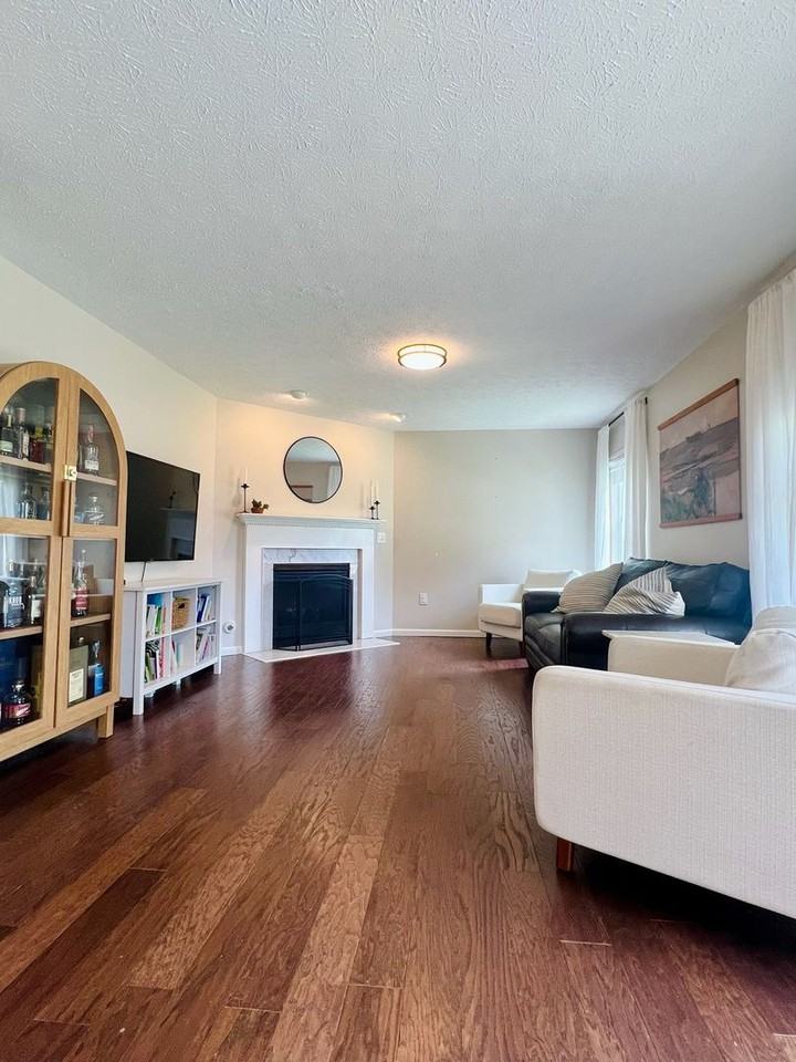 2737 Barnhill Ct - Photo 5 of 39