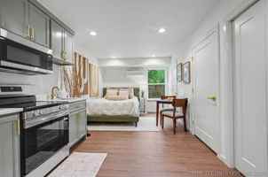 featured image of 1379 E 13th St