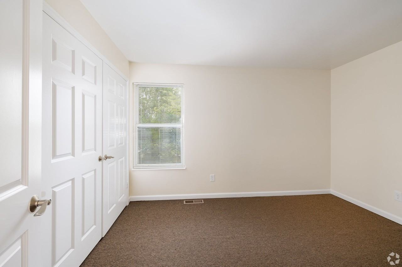 College Hill Apartments - Photo 5 of 22