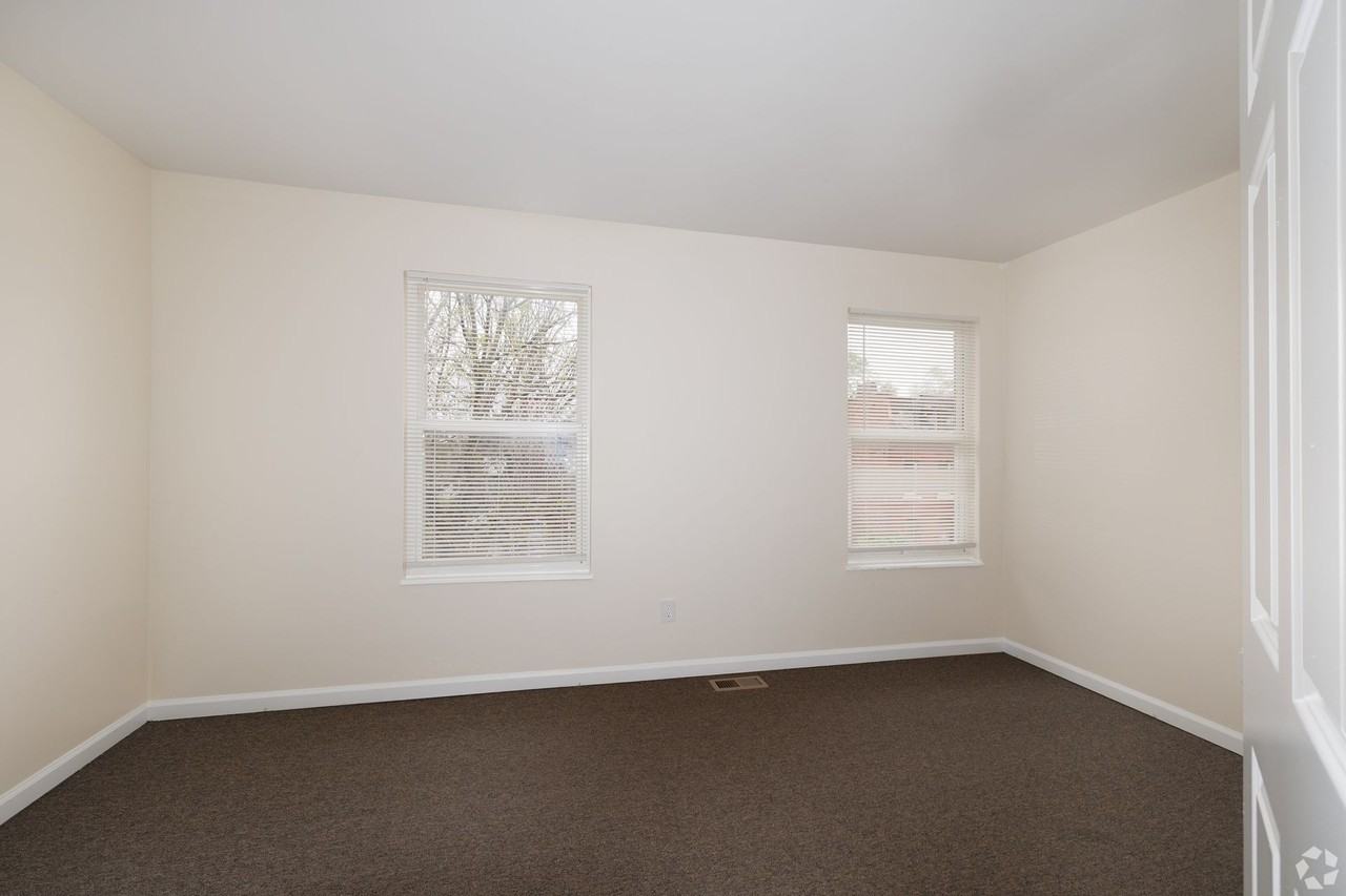 College Hill Apartments - Photo 6 of 22