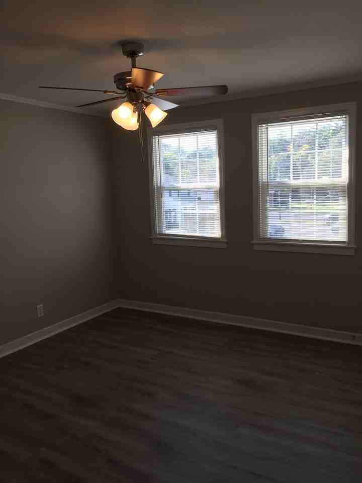 Lone Oak Villas - Photo 3 of 8