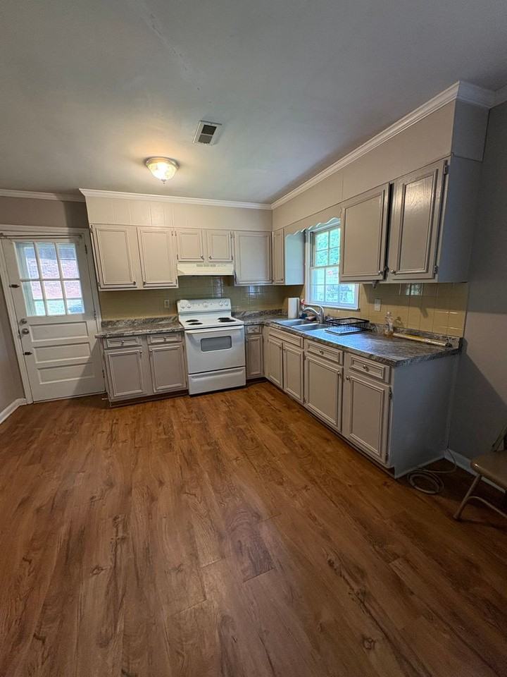 1740 Camden Rd - Photo 4 of 14