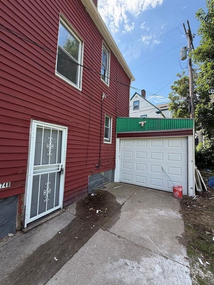 10748 Hull Ave - Photo 2 of 6