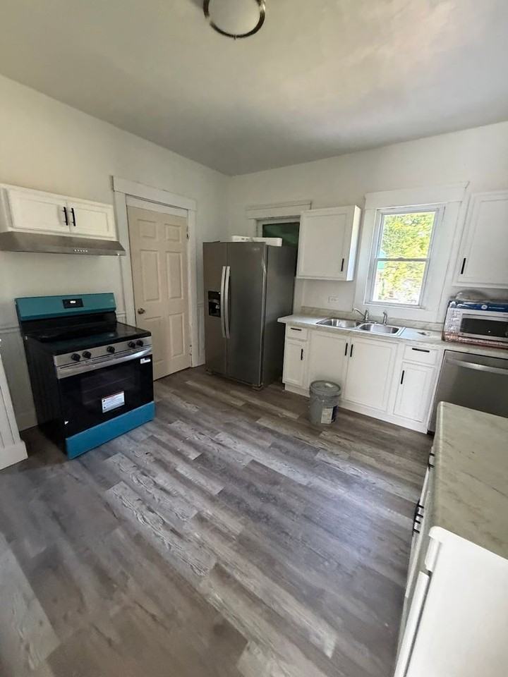 10748 Hull Ave - Photo 3 of 6