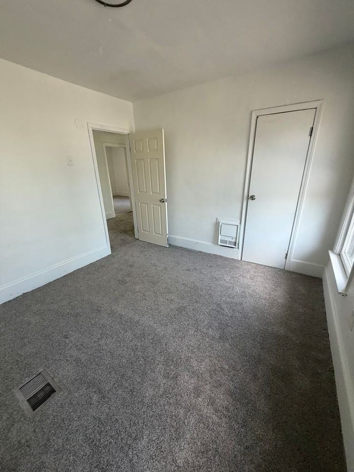 10748 Hull Ave - Photo 4 of 6
