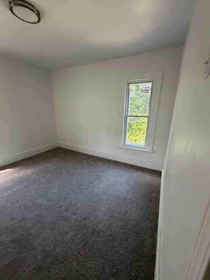 10748 Hull Ave - Photo 5 of 6